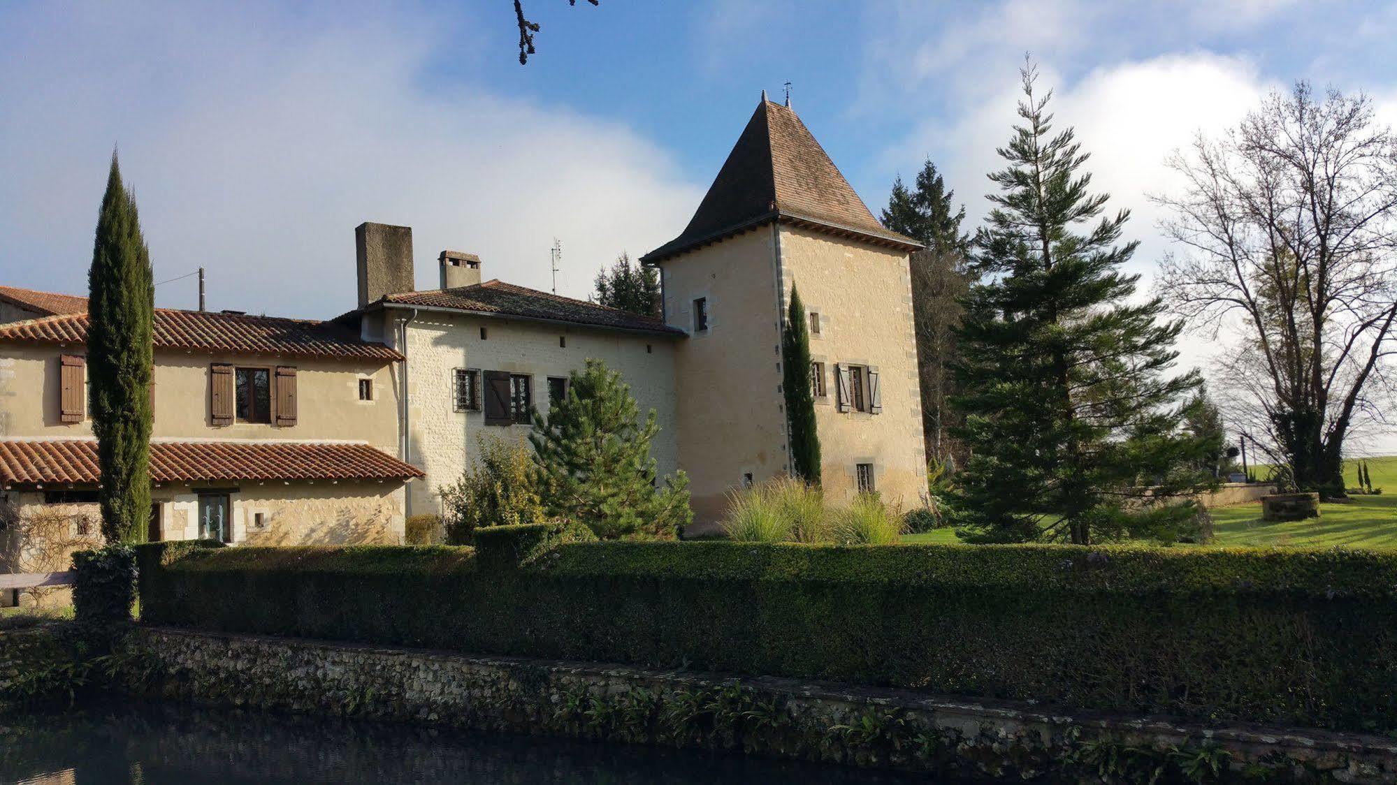 Отель Moulin Rouhaud Montboyer Экстерьер фото