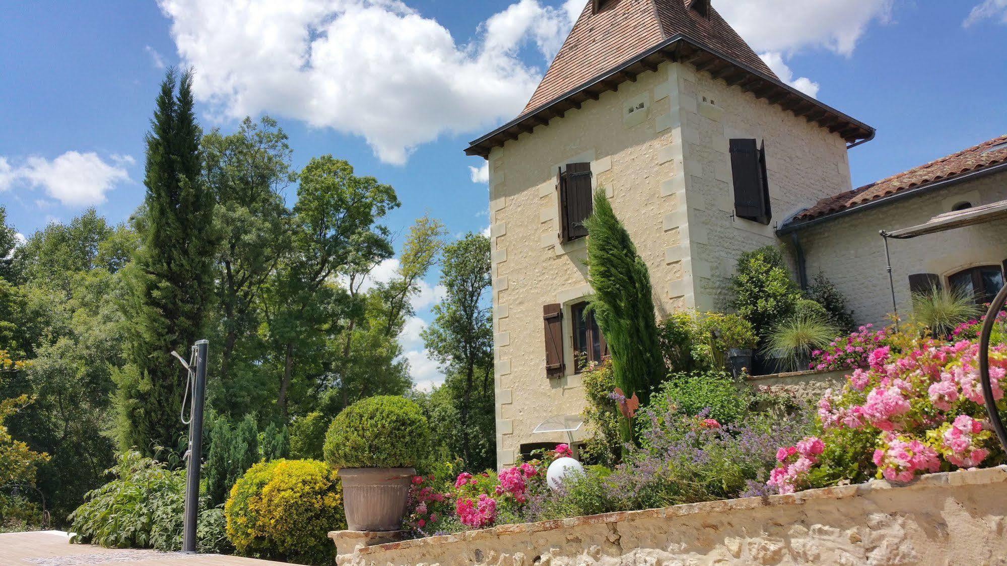 Отель Moulin Rouhaud Montboyer Экстерьер фото