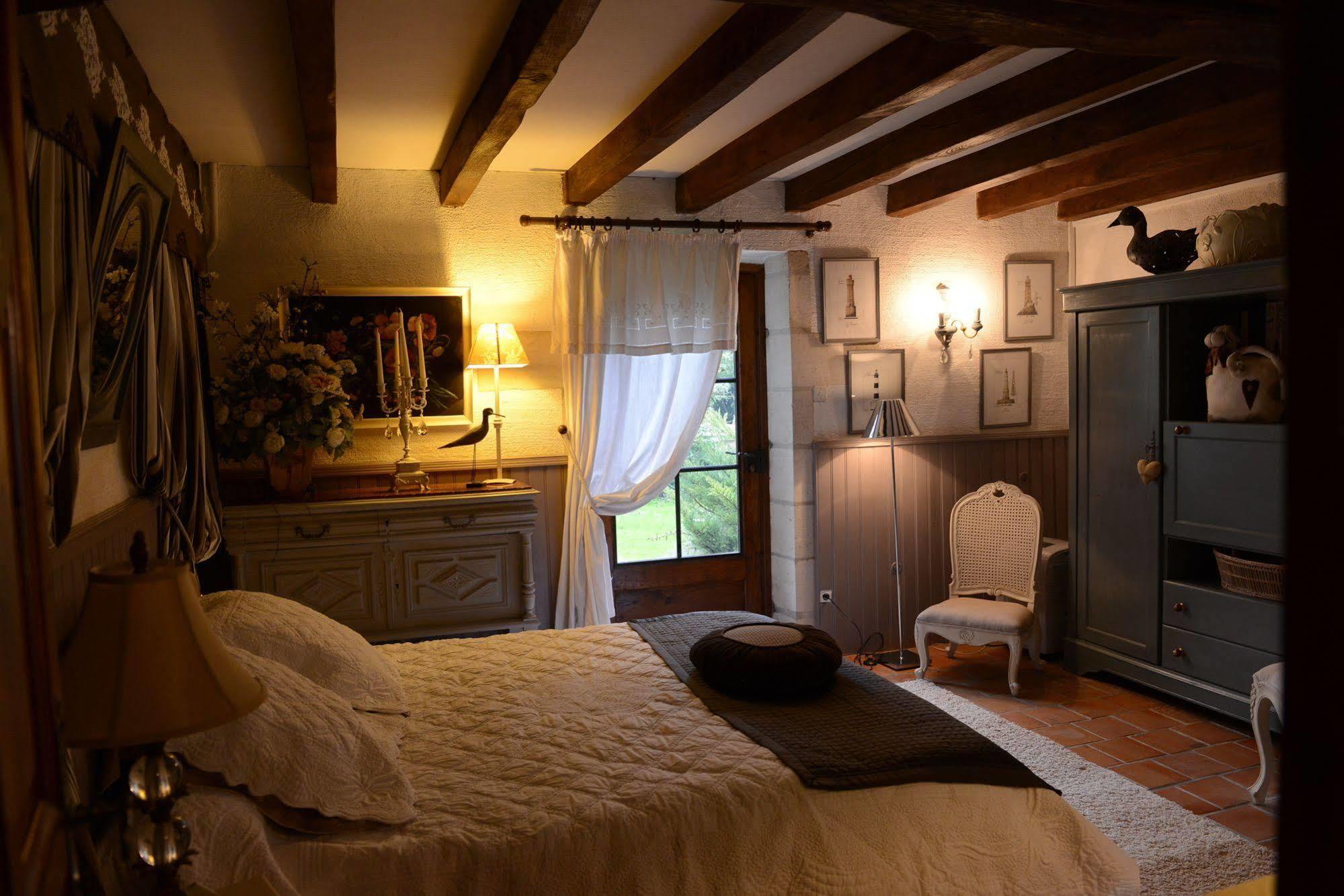 Отель Moulin Rouhaud Montboyer Экстерьер фото